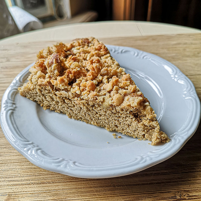 Keto kafijas kūka ar riekstu drumstalām