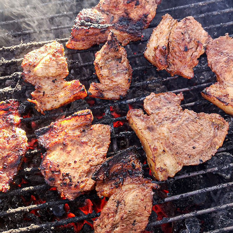 Grilēta keto cūkgaļas lāpstiņas karbonāde