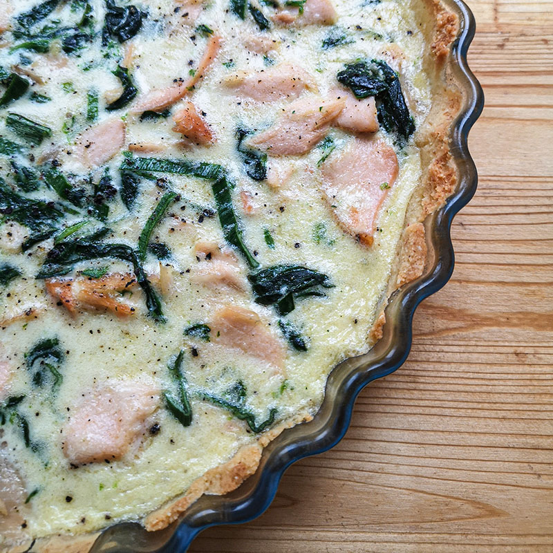 Keto pīrāgs ar lasi un spinātiem