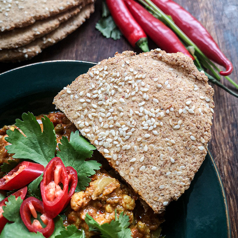 Keto naan maizītes ar sezama sēklām