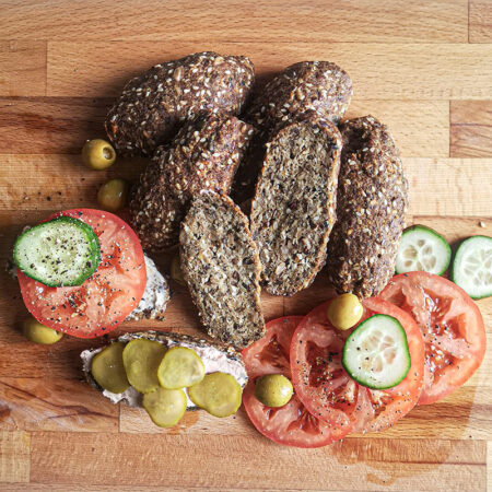 Keto garšaugu sēklu maizītes ar ķiplokiem